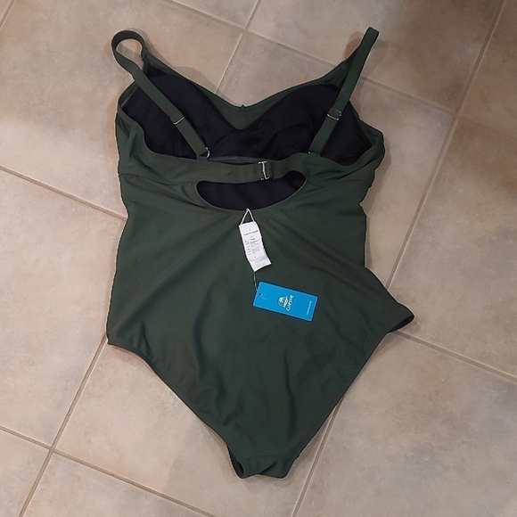 CUPSHE Women's One Piece Swimsuit - V Neck Back Hook Cutout Adjustable - Picture 3 of 11